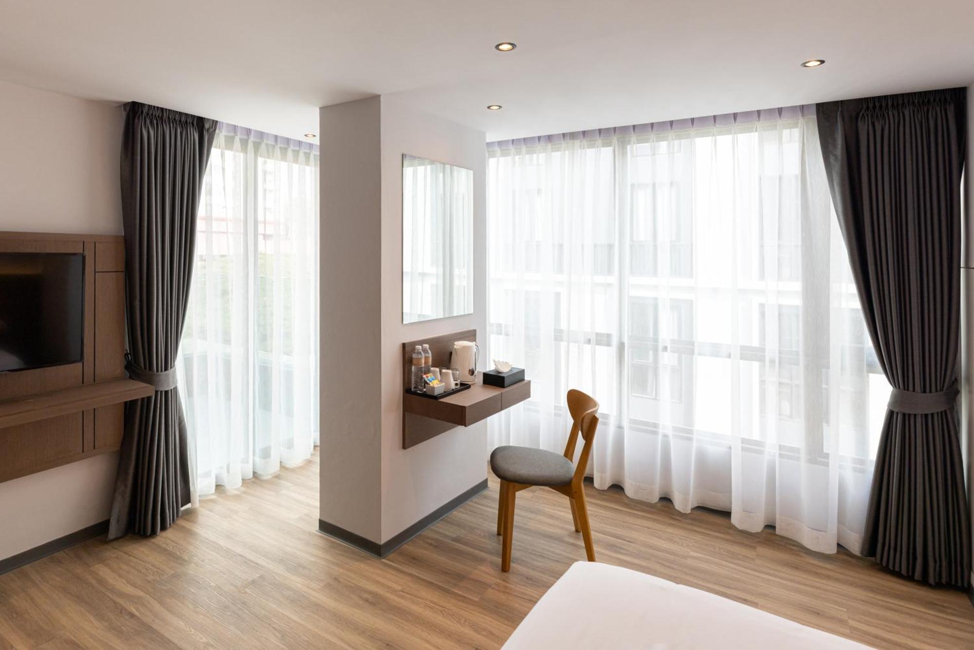Pure Eleven Hotel Bangkok Makkasan Exteriör bild