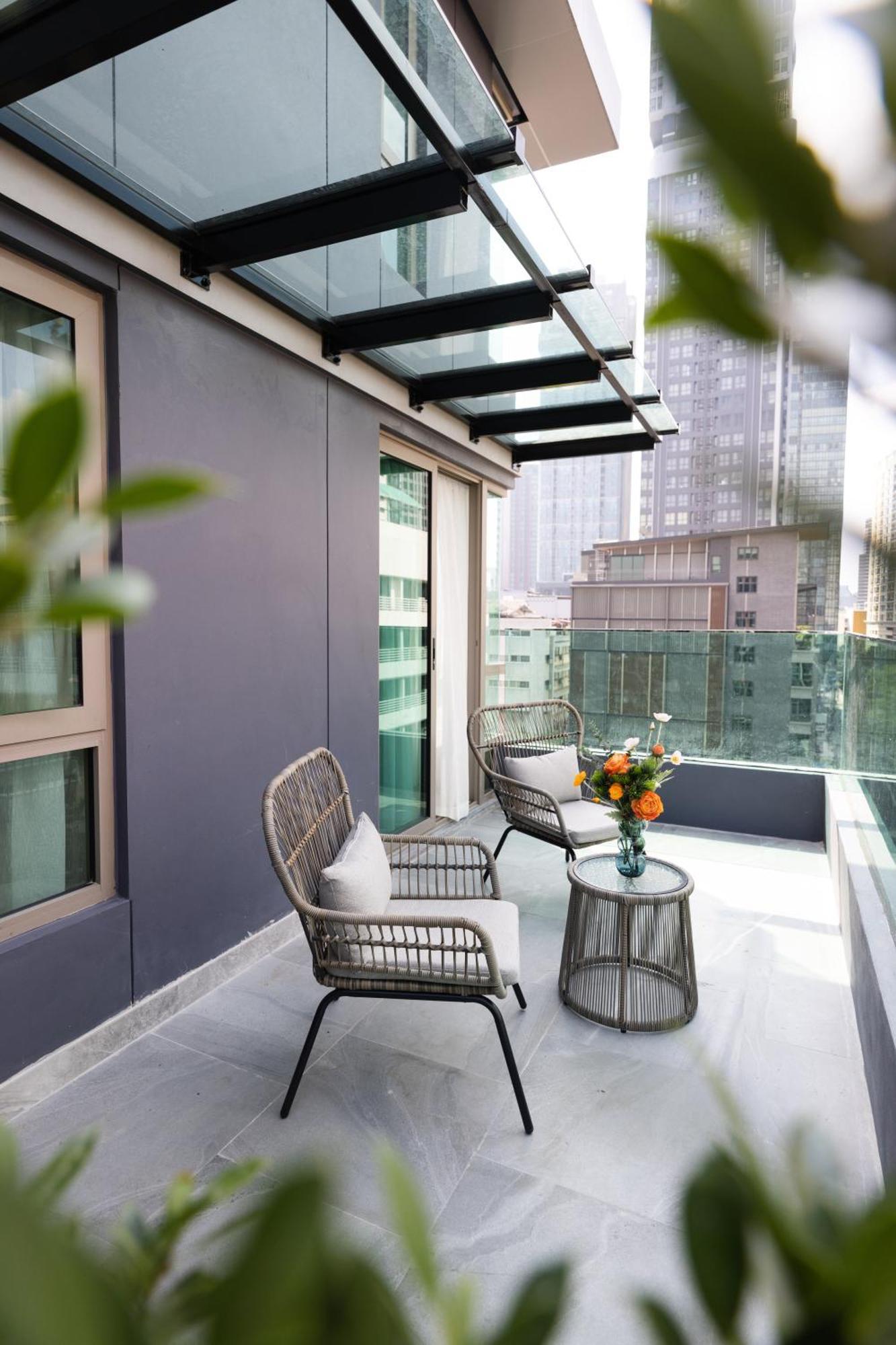 Pure Eleven Hotel Bangkok Makkasan Exteriör bild