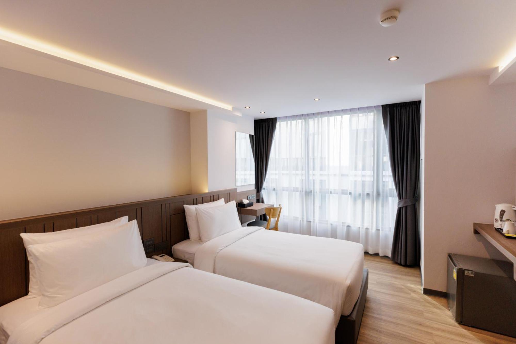 Pure Eleven Hotel Bangkok Makkasan Exteriör bild